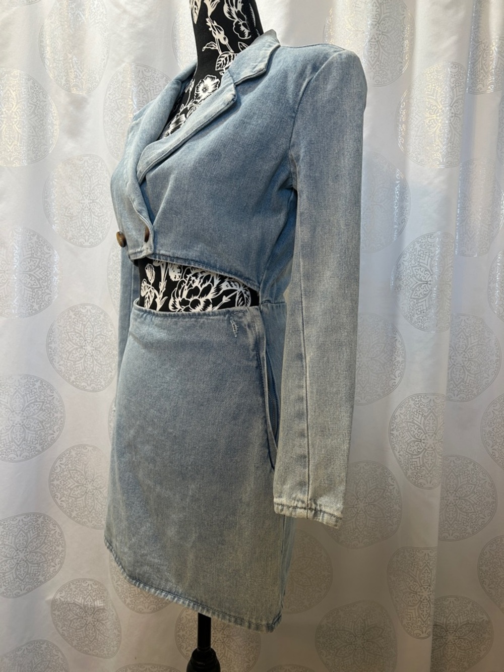 PrettyLittleThing Light Blue Denim Cutout Mini Dress Women’s 4 - Picture 3 of 10